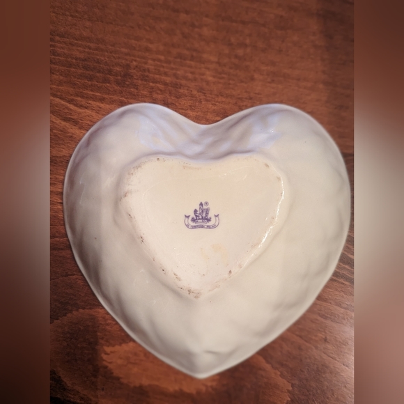 Belleek China Country Trellis heart shaped dish - Picture 2 of 6